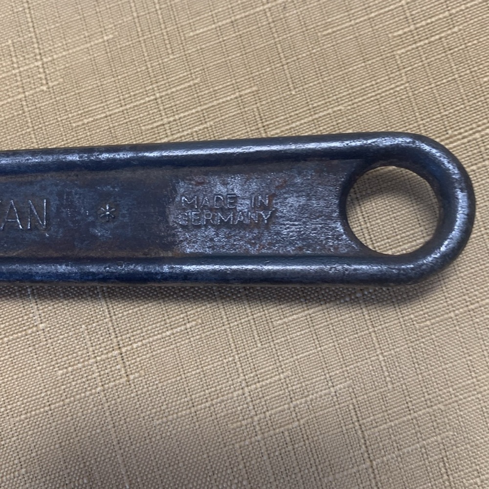Chromavan 10 inch SMOOTH JAWS One-hand Adjustable Stickle Back Wrench, Germany - Picture 6 of 6
